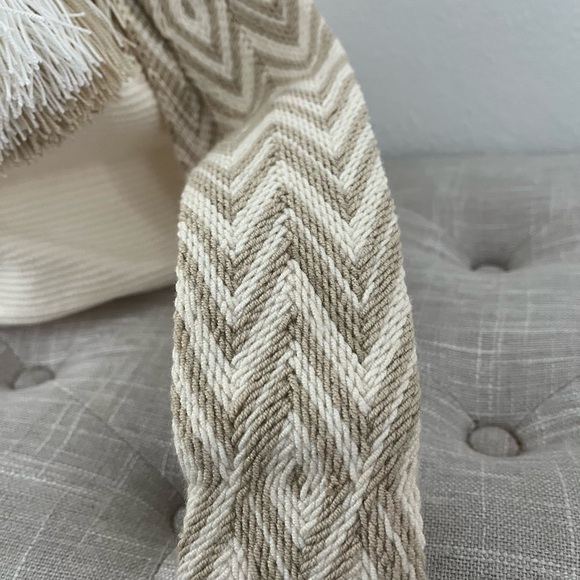 Wayuu Mochila Bag "Tierra Clara" - handwoven boho bag. - Picture 2 of 5